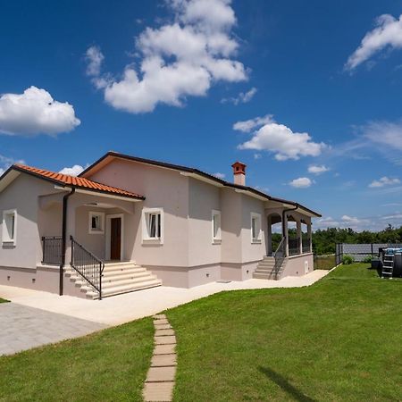 Holiday House Leana Pazin Esterno foto