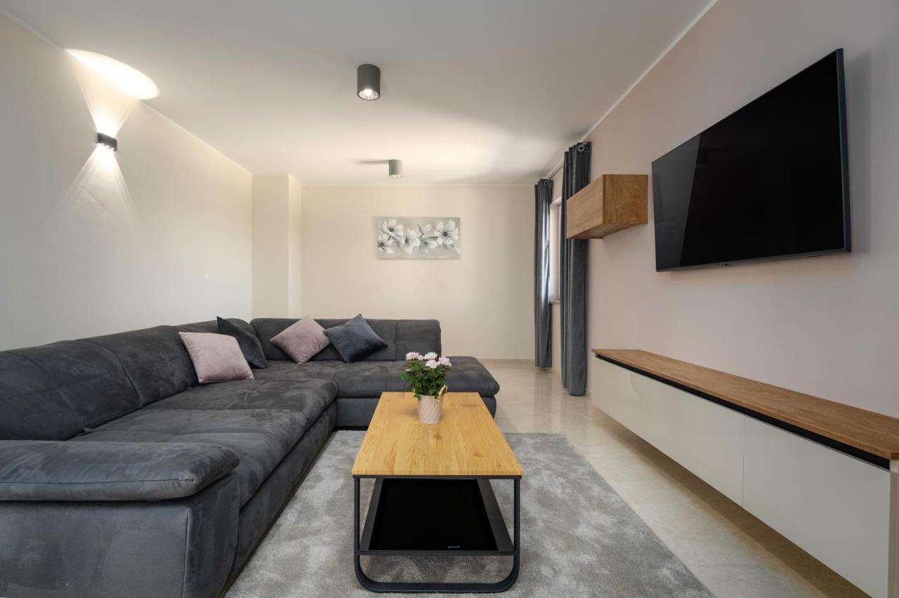 Holiday House Leana Pazin Esterno foto