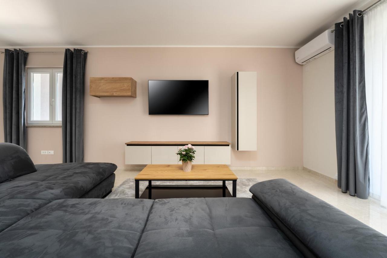Holiday House Leana Pazin Esterno foto