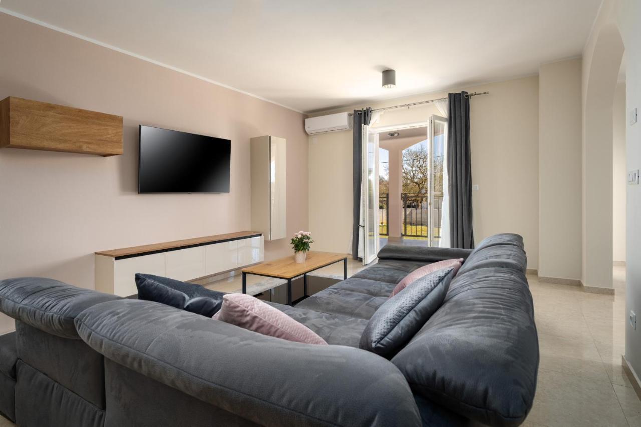 Holiday House Leana Pazin Esterno foto