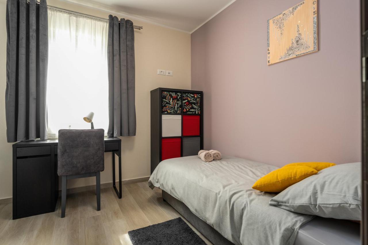 Holiday House Leana Pazin Esterno foto