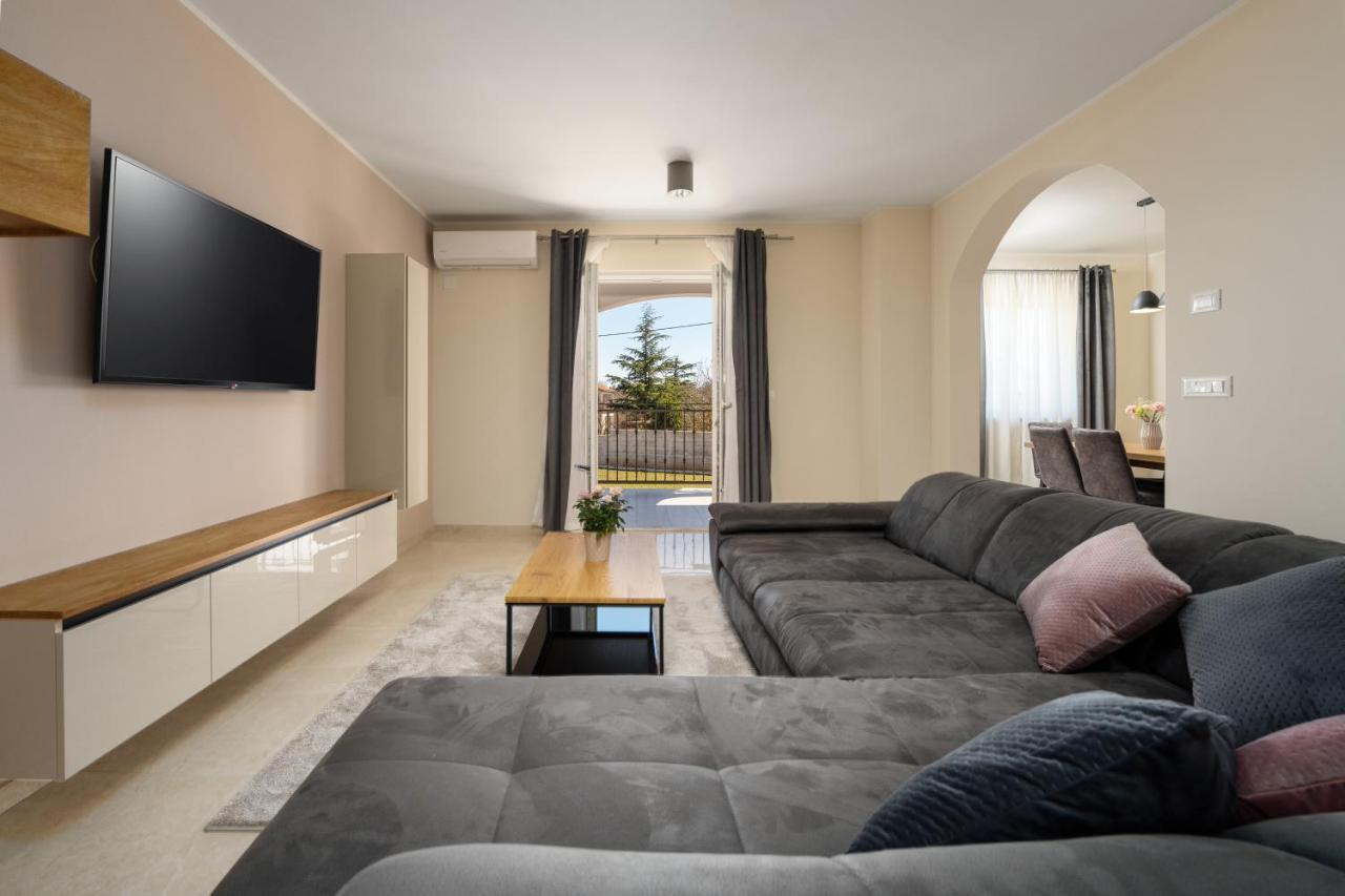 Holiday House Leana Pazin Esterno foto