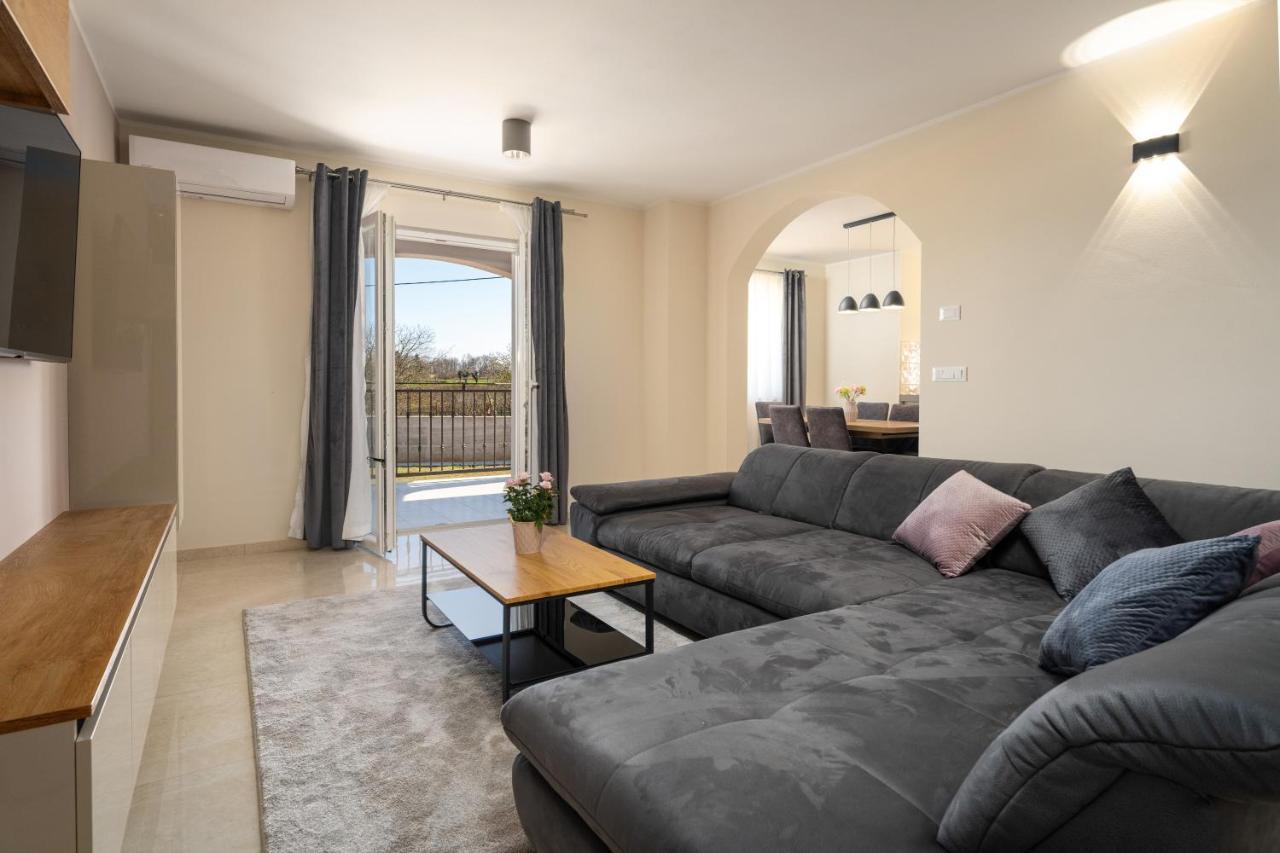 Holiday House Leana Pazin Esterno foto