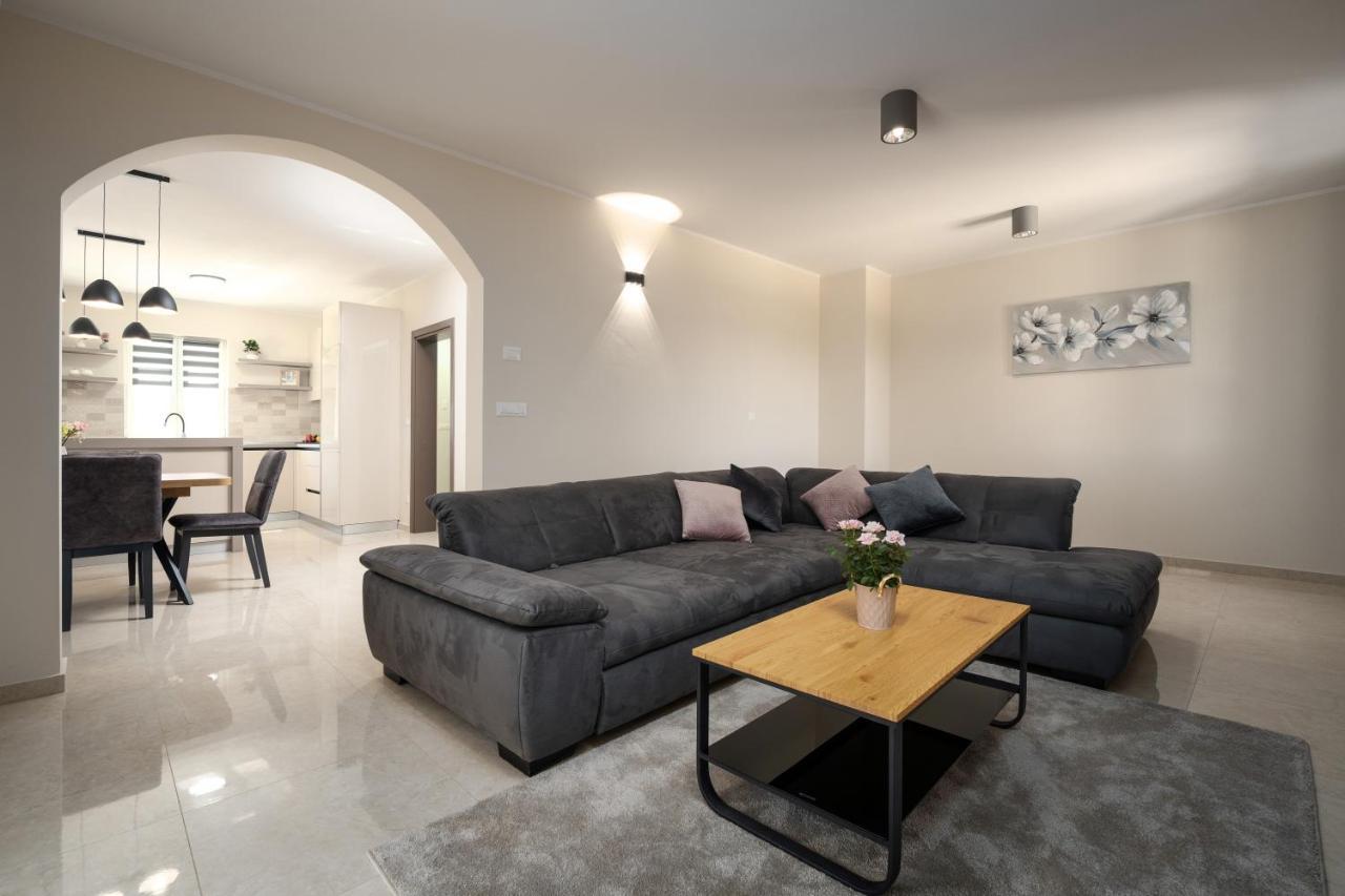 Holiday House Leana Pazin Esterno foto