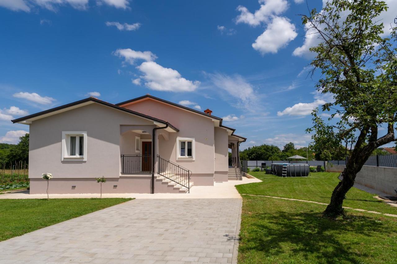 Holiday House Leana Pazin Esterno foto