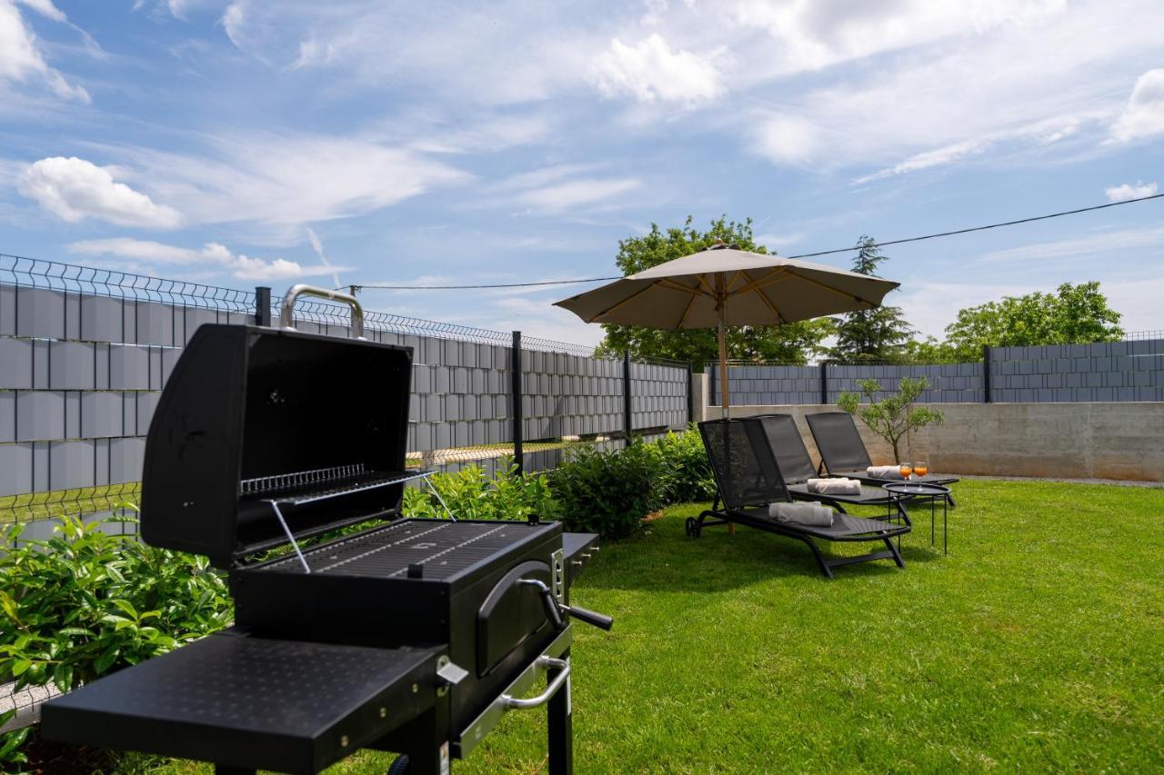 Holiday House Leana Pazin Esterno foto