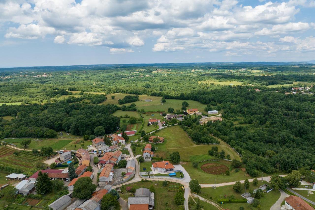 Holiday House Leana Pazin Esterno foto