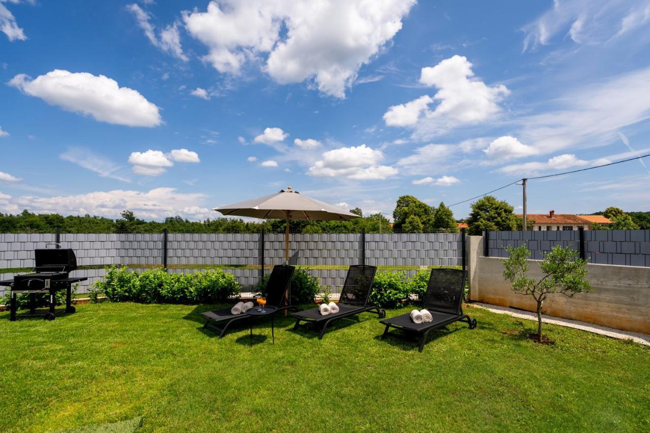 Holiday House Leana Pazin Esterno foto